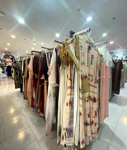 مركز عدنان للملابس - Najran - +966 53 524 0103