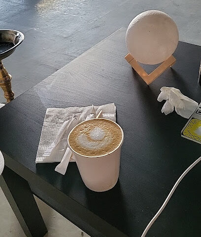 مقهى ولاونج الفرصة الاولى (فيرست شانس) - Bisha - +966 50 271 4268