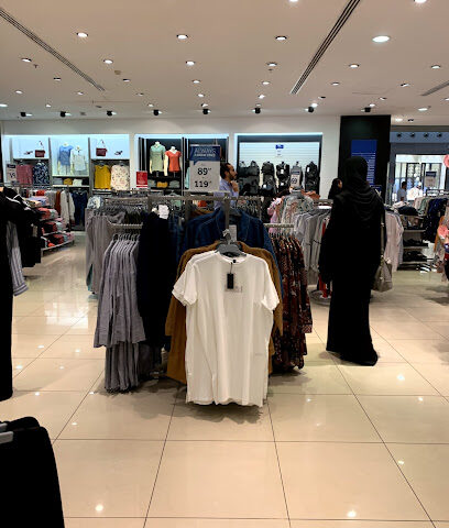 LC Waikiki - Dhahran - +90 800 301 5000