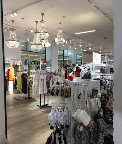River Island - Jeddah - +966 56 122 1918