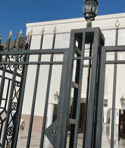 سطحه نقل سيارات المدينه المنوره شيخ اعجاز - Al Madinah Al Munawwarah - +966 50 273 7501