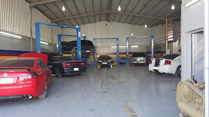Specialist team Car Maintenance Center - Yanbu -
